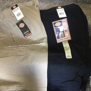 Dickies Cargo Shorts - size 42 NWT